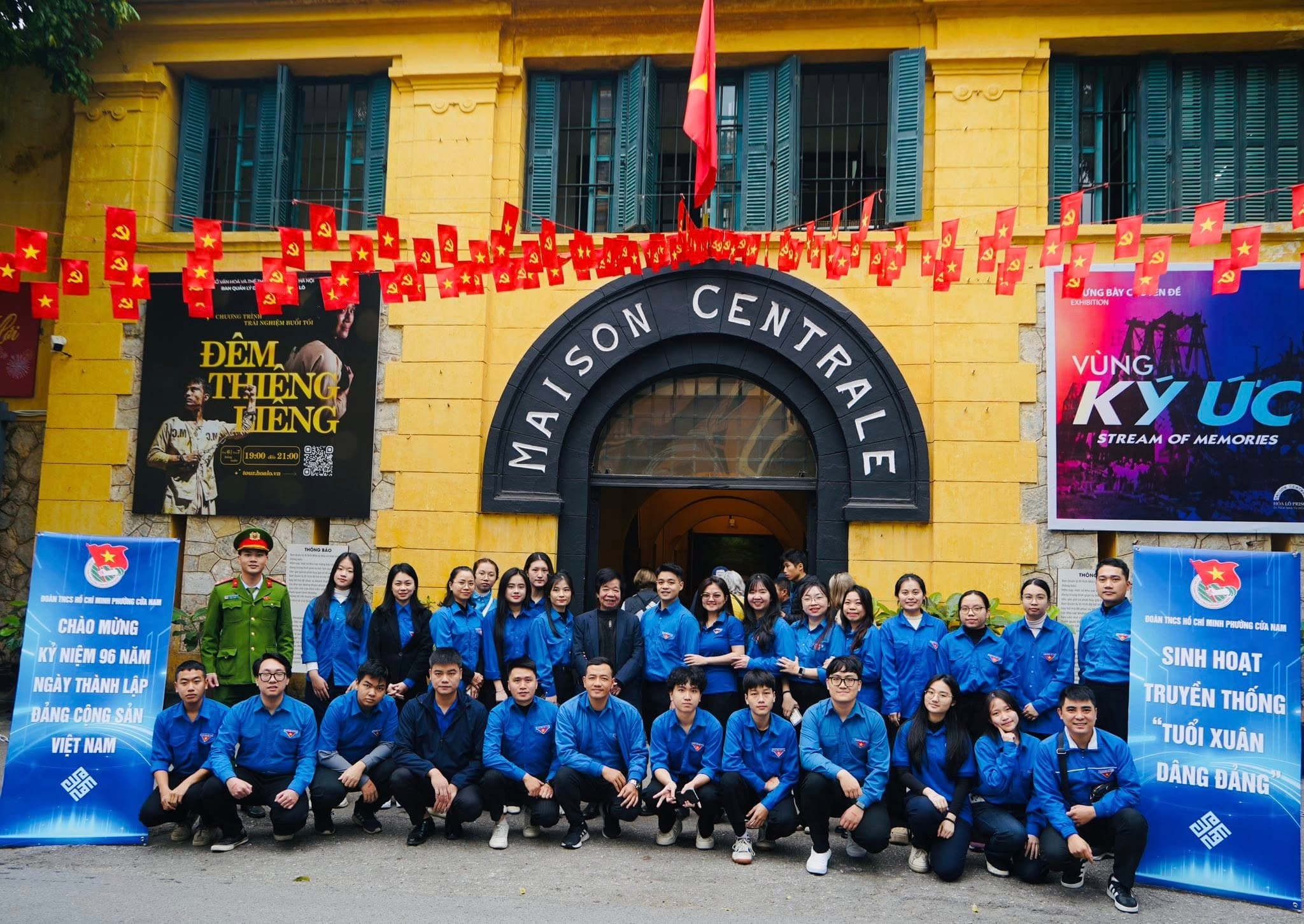 Chương trình sinh hoạt truyền thống và giao lưu nhân chứng lịch sử.